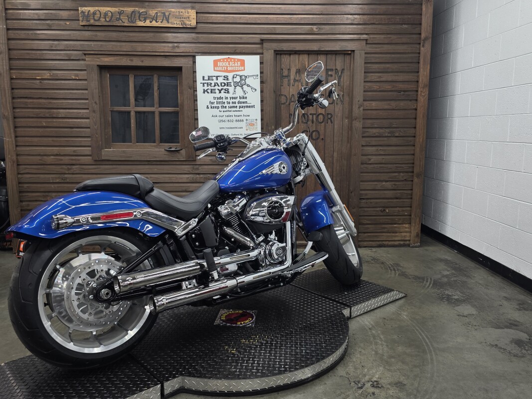 2025 Harley-Davidson Fat Boy BLUE BURST W/ PINSTRIPE - Photo 2