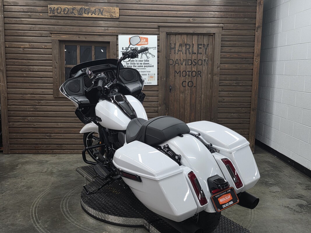 2025 Harley-Davidson Road Glide WHITE ONYX PRL/BLACK TRIM - Photo 4