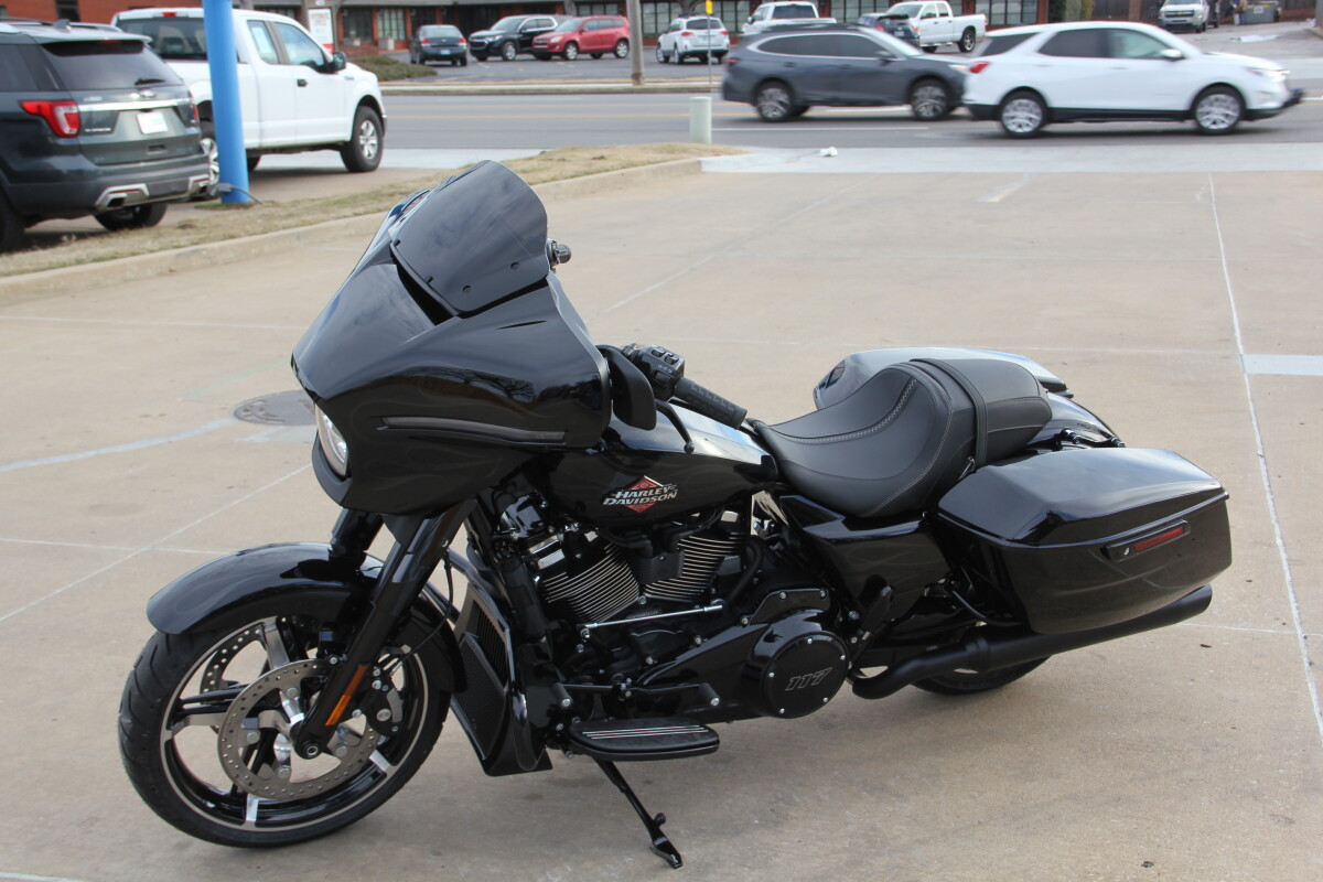 2025 Harley-Davidson Street Glide Iron Horse Metallic - Black Finish - Photo 6