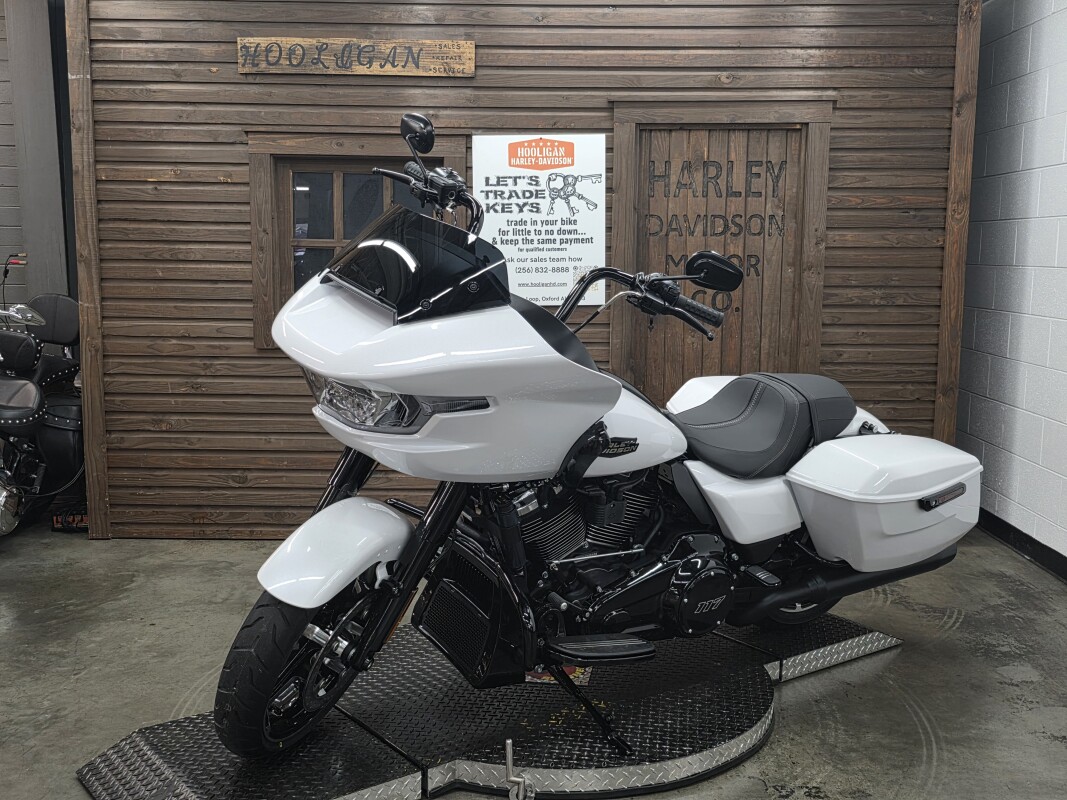 2025 Harley-Davidson Road Glide WHITE ONYX PRL/BLACK TRIM - Photo 6