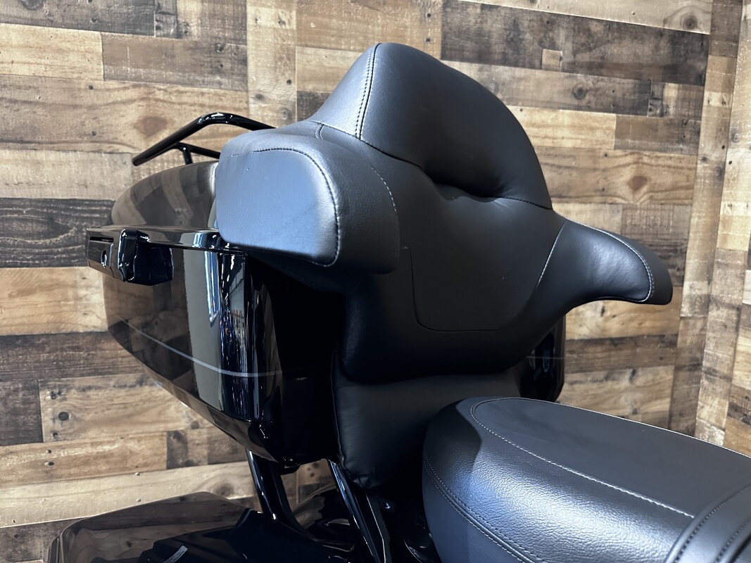 2025 Harley-Davidson Street Glide Ultra Vivid Black - Black Finish FLHXU - Photo 6