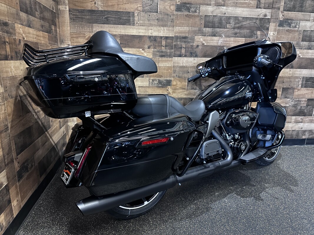 2025 Harley-Davidson Street Glide Ultra Vivid Black - Black Finish FLHXU - Photo 2