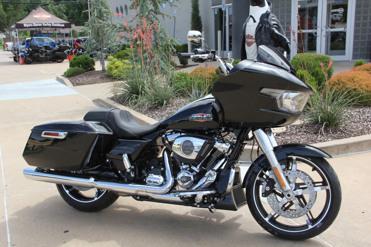 2025 Harley-Davidson Road Glide Vivid Black - Photo 4