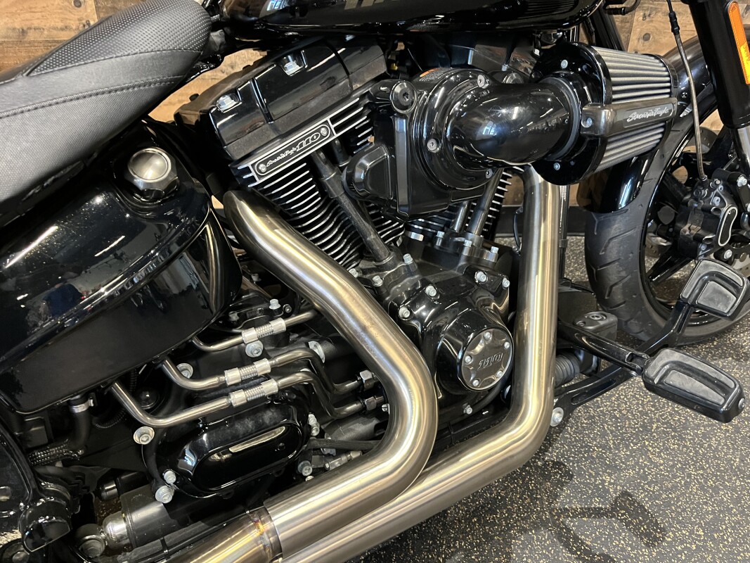2017 Harley-Davidson CVO Pro Street Breakout Starfire Black/Starfire Black FXSE - Photo 4