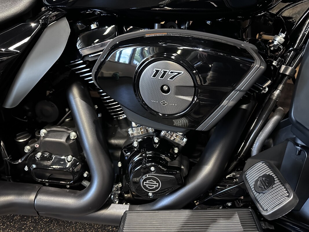 2025 Harley-Davidson Street Glide Ultra Vivid Black - Black Finish FLHXU - Photo 8