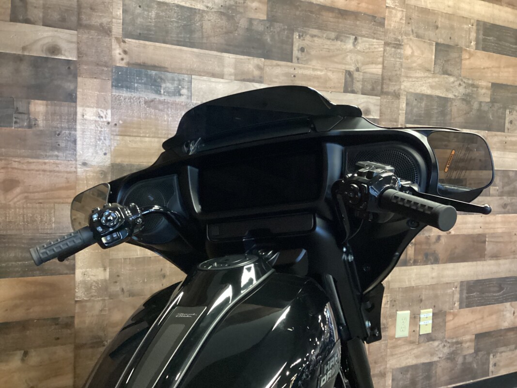 2025 Harley-Davidson Street Glide Vivid Black - Black Finish FLHX - Photo 5