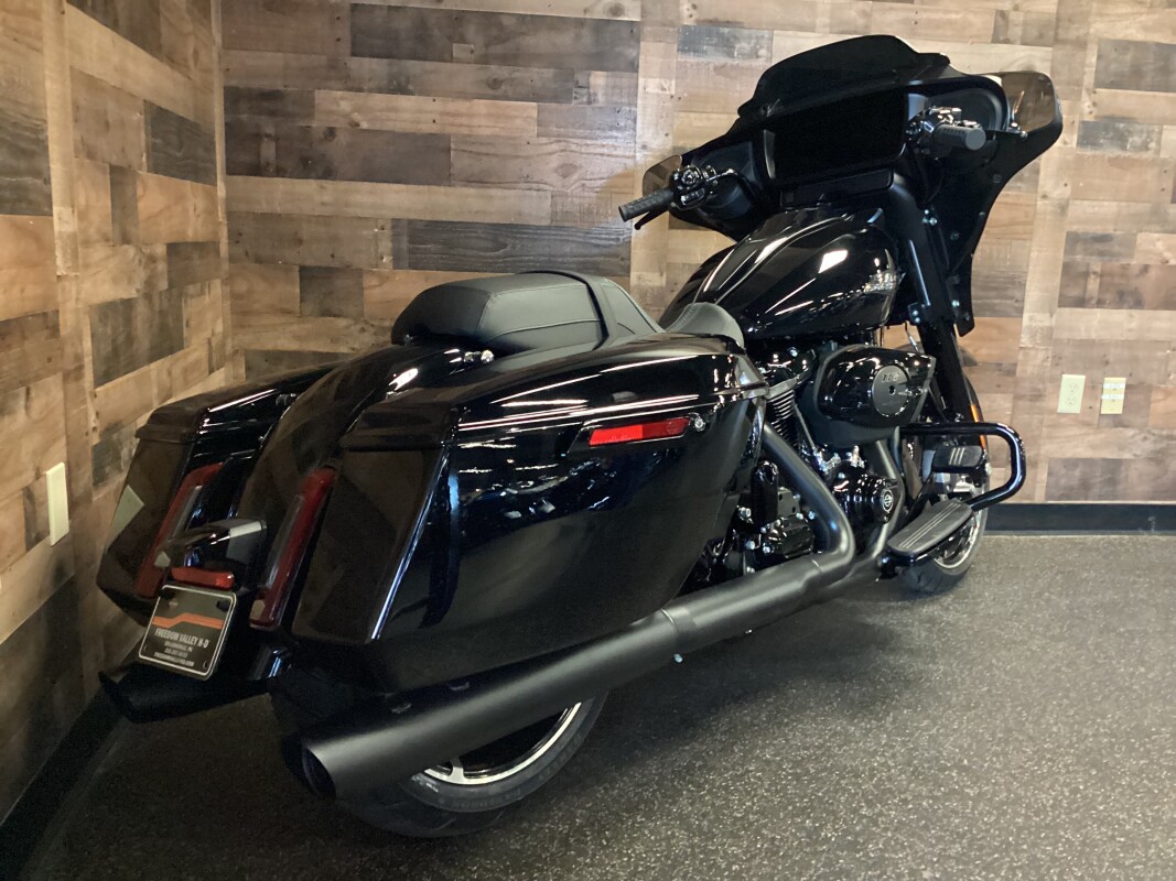 2025 Harley-Davidson Street Glide Vivid Black - Black Finish FLHX - Photo 4