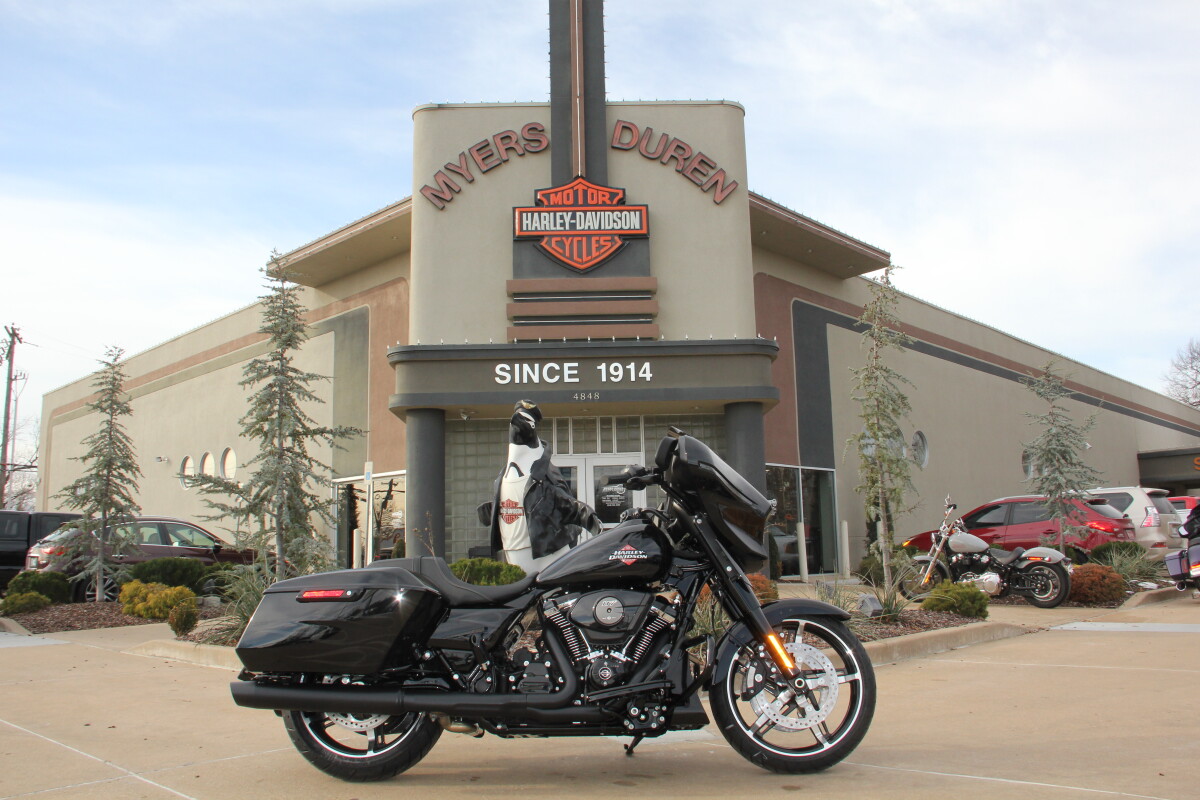 2025 Harley-Davidson Street Glide Midnight Firestorm - Black Finish
