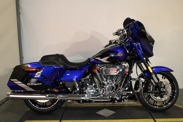 2025 Harley-Davidson CVO Street Glide Grand American Touring FLHXSE