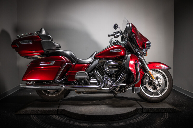 2015 Electra Glide® Ultra Classic® Low (FLHTCUL)
