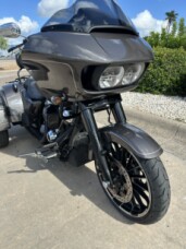 2023 Harley-Davidson® Road Glide® 3 Gray Haze thumb 1