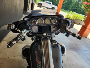FLHXSE 2019 CVO™ Street Glide® thumb 2