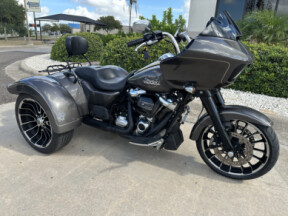 2023 Harley-Davidson® Road Glide® 3 Gray Haze thumb 2