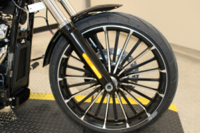 2025 Harley-Davidson Breakout Cruiser FXBR thumb 1