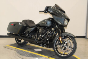 2025 Harley-Davidson Street Glide Grand American Touring FLHX thumb 2