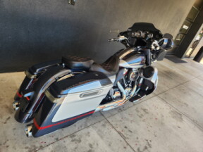 FLHXSE 2019 CVO™ Street Glide® thumb 3