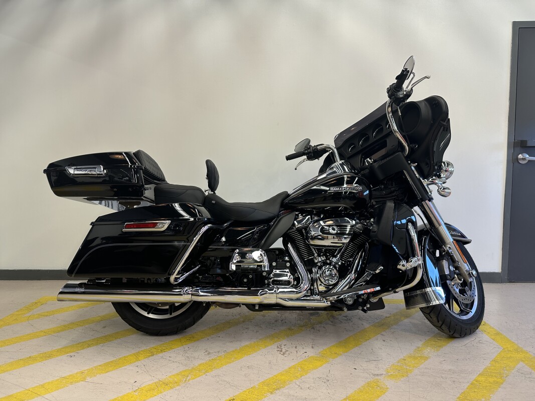 2017 Harley-Davidson® Ultra Limited Two-Tone Mysterious Red