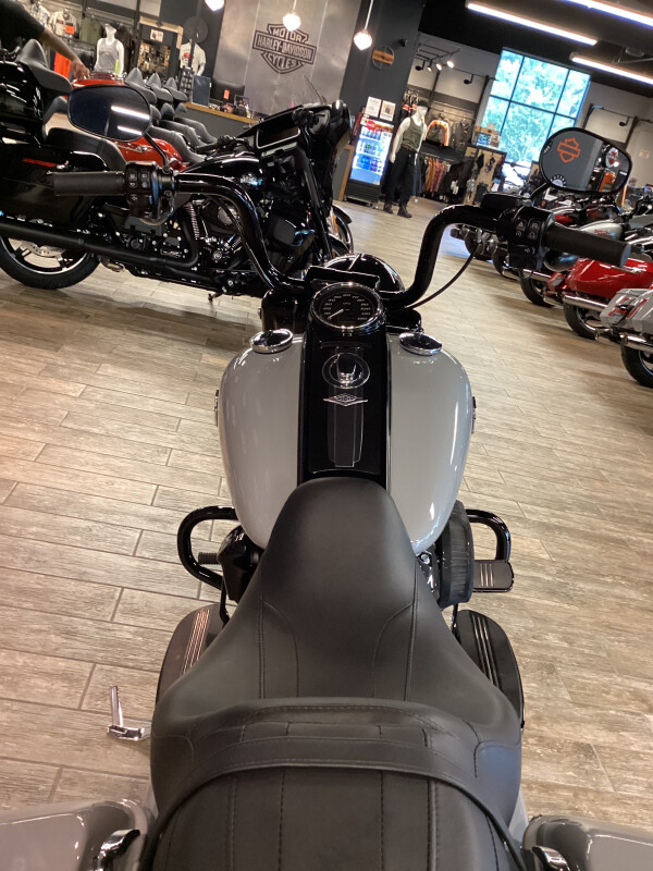 FLHRXS 2025 Road King Special - Photo 7