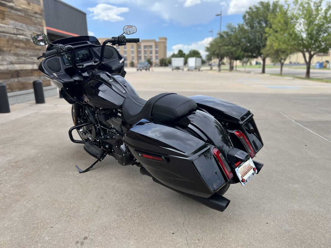 2025 Harley-Davidson Road Glide Midnight Firestorm - Black Finish - Photo 6