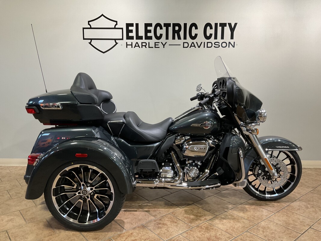 2025 Harley-Davidson Tri Glide Ultra Iron Horse Metallic FLHTCUTG