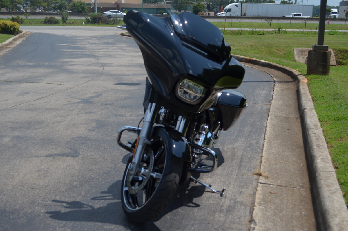 2025 Harley-Davidson Street Glide – Custom Touring Legend - Photo 3
