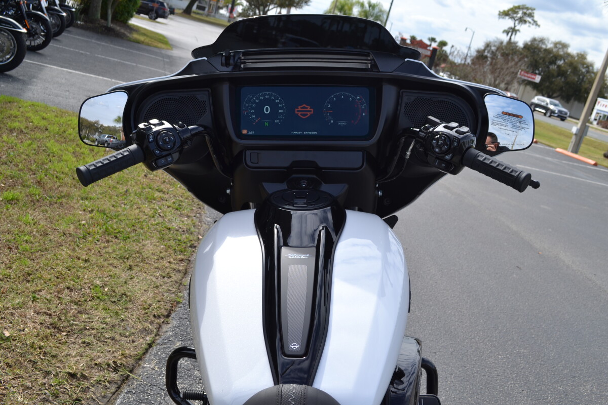 2025 Harley-Davidson Street Glide White Onyx Pearl - FLHX - Photo 10