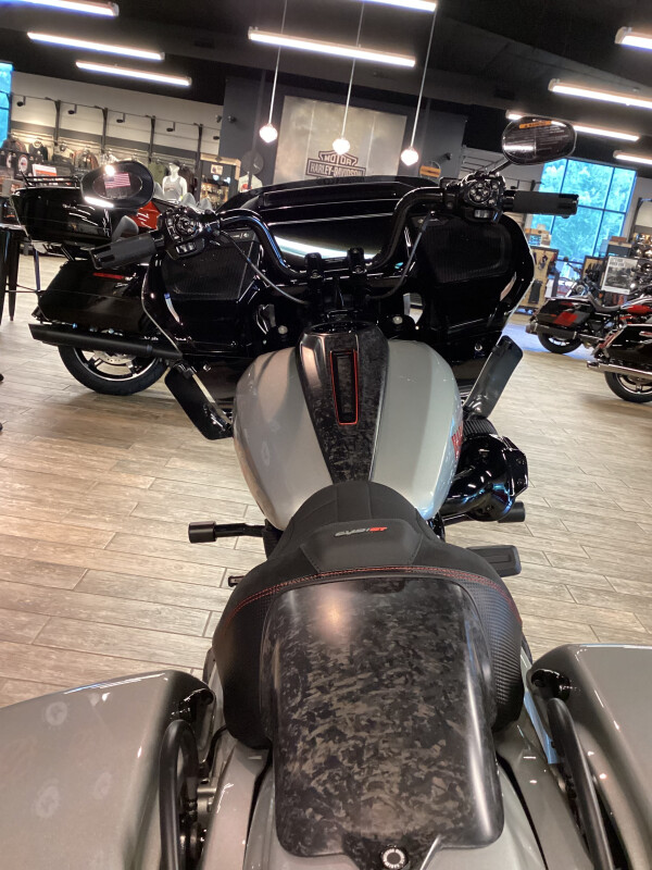 FLTRXSTSE 2025 CVO Road Glide ST - Photo 7