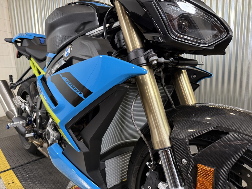 2025 BMW S 1000 R - Photo 3