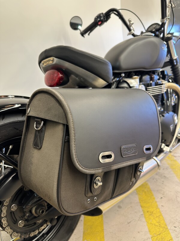 Triumph Bonneville Bobber Matte Storm Grey / Matte Ironstone - Photo 7