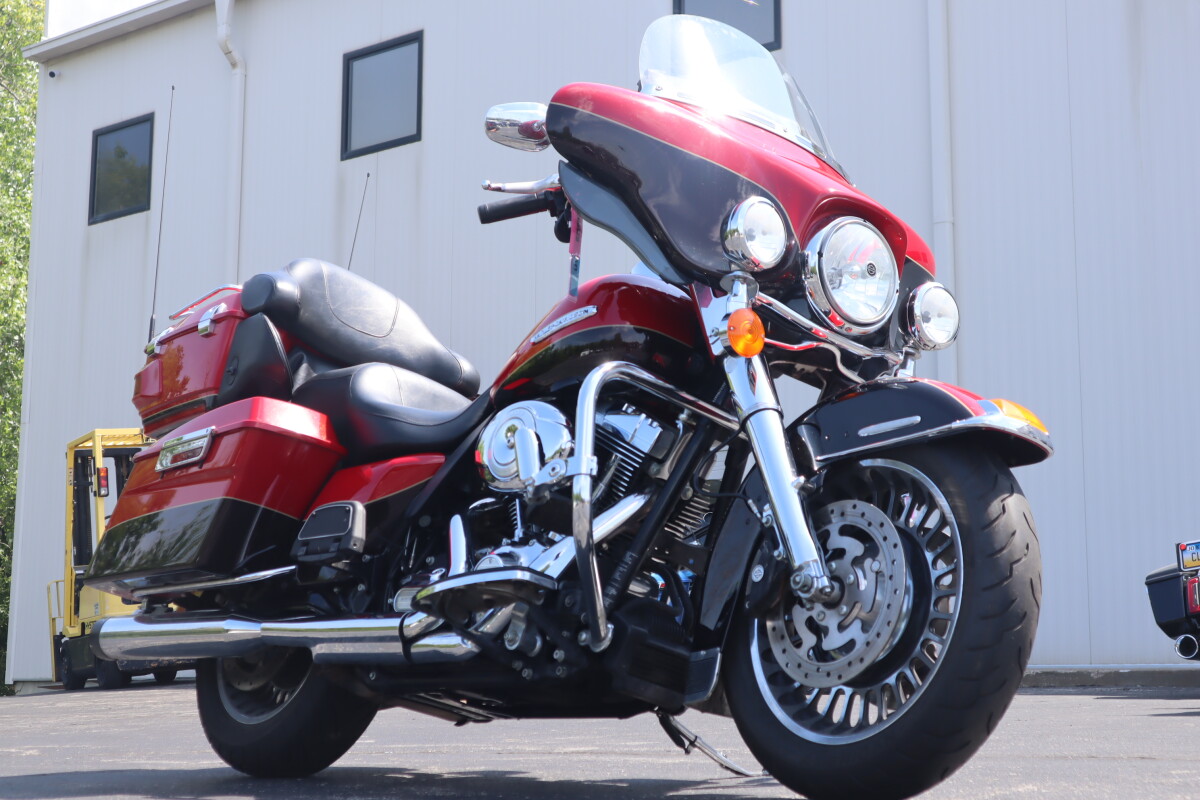 2011 Harley-Davidson Electra Glide Ultra Limited FLHTK - Photo 2