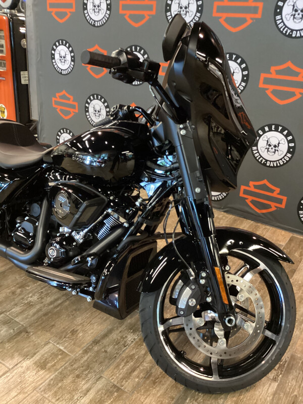 2025 Harley-Davidson Street Glide VIVID BLACK - Photo 4