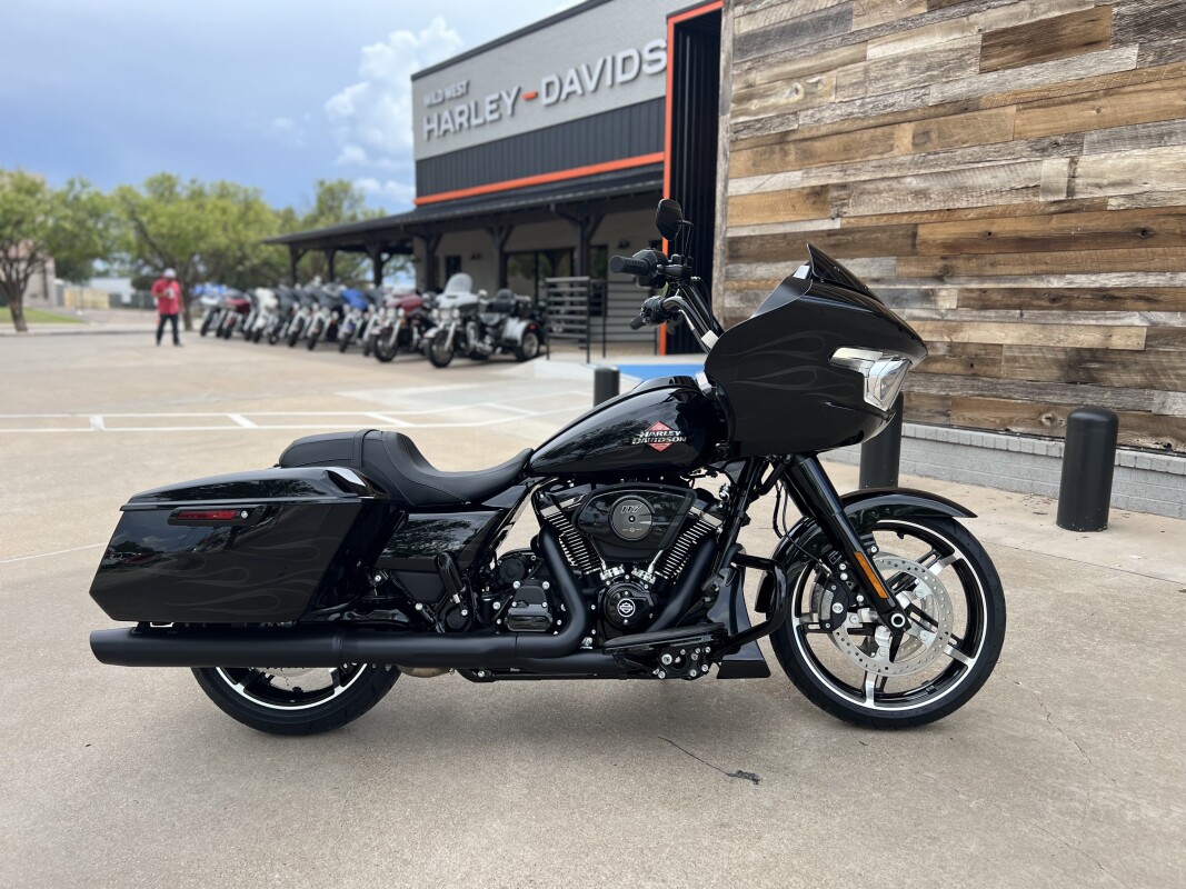 2025 Harley-Davidson Road Glide Midnight Firestorm - Black Finish