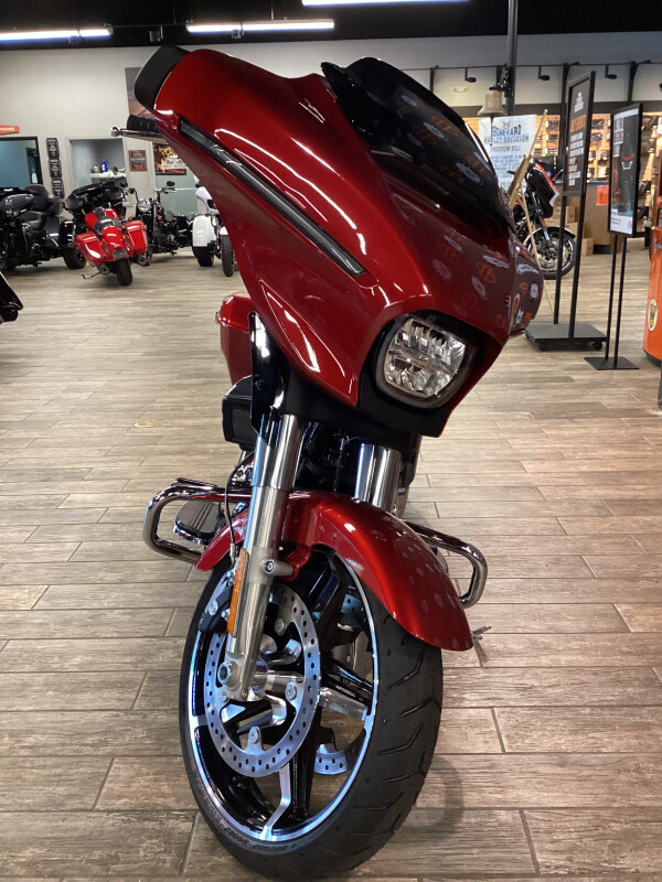 FLHX 2025 Street Glide - Photo 5