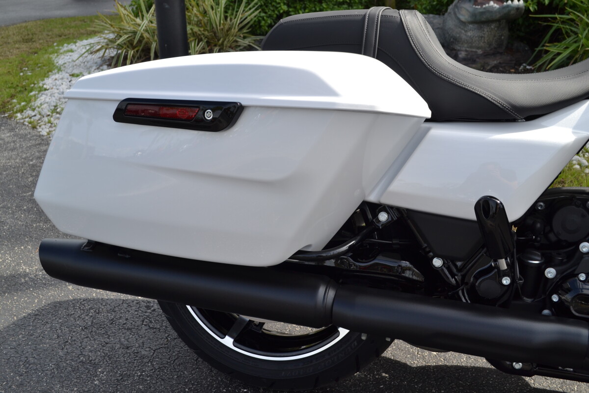 2025 Harley-Davidson Street Glide White Onyx Pearl - FLHX - Photo 6