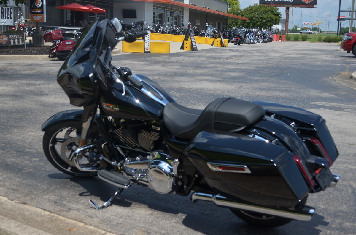 2025 Harley-Davidson Street Glide – Custom Touring Legend - Photo 6