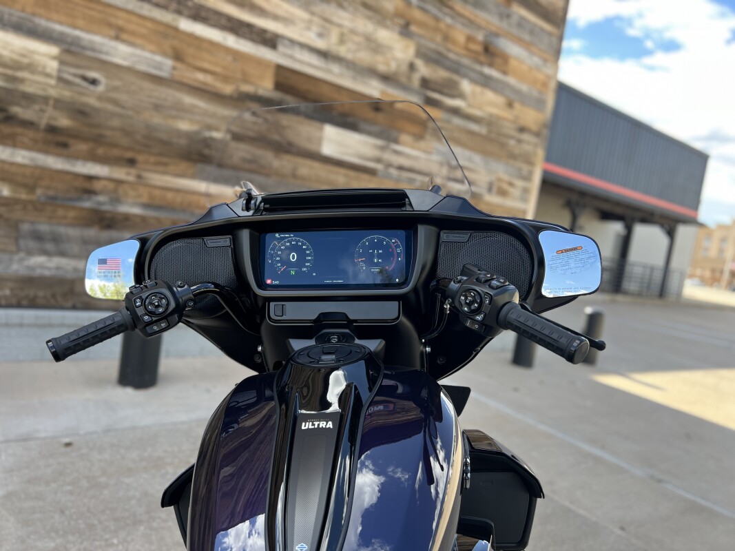 2025 Harley-Davidson Street Glide Ultra Mystic Shift - Black Finish - Photo 10