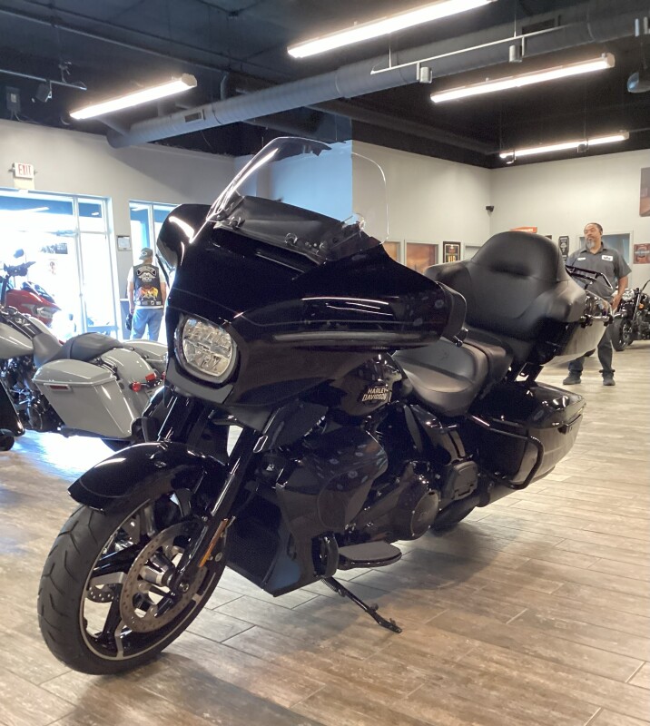 FLHXU 2025 Street Glide Ultra - Photo 6