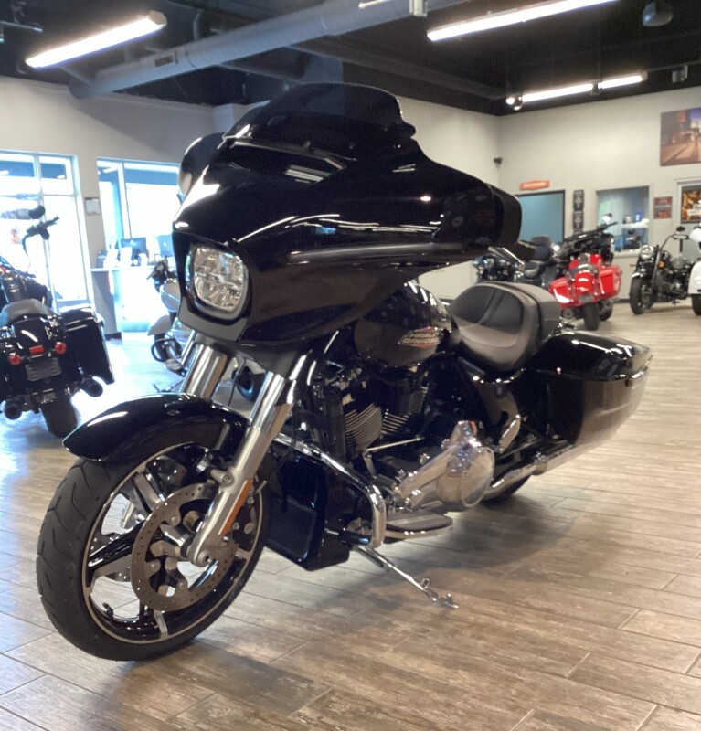 FLHX 2025 Street Glide - Photo 6