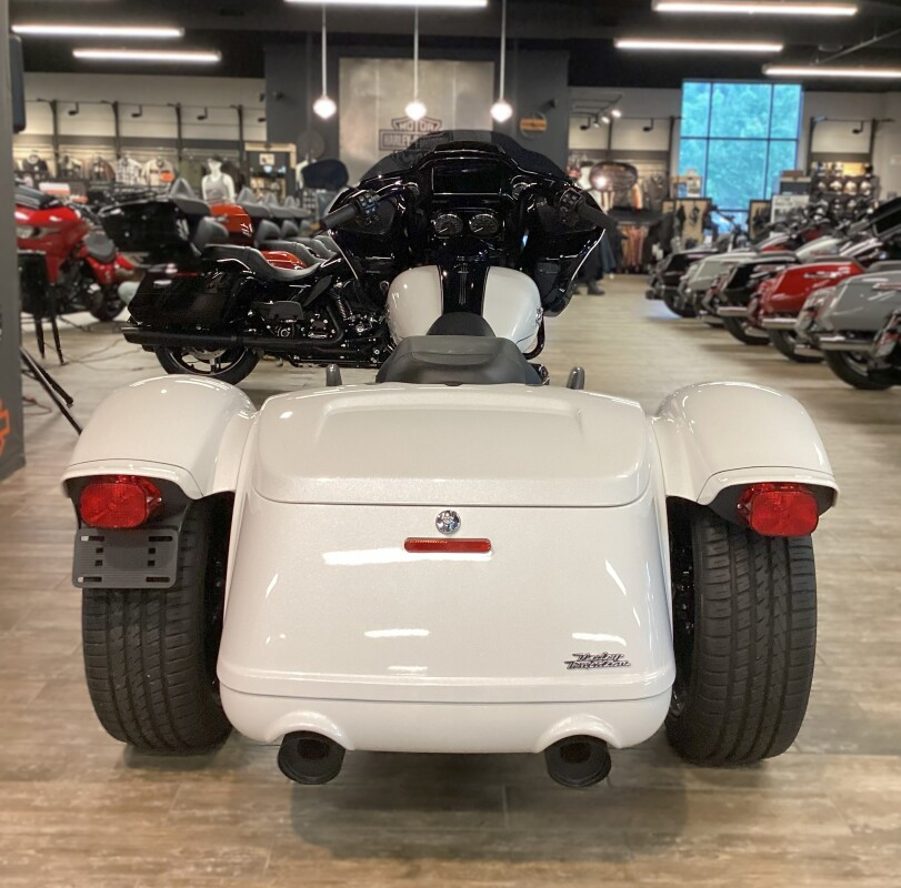 2025 Harley-Davidson Road Glide 3 WHITE ONYX PRL W/ PINSTRIPE - Photo 3