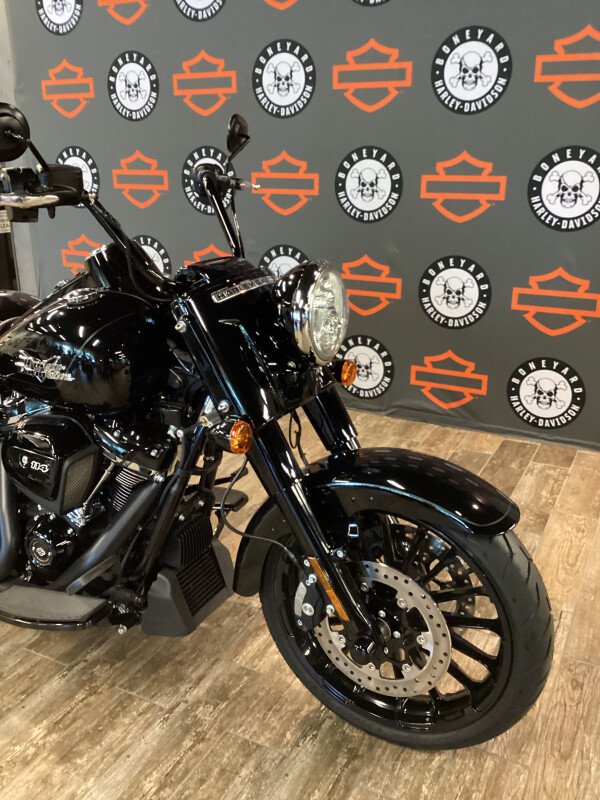 2024 Harley-Davidson Freewheeler VIVID BLACK W/ PINSTRIPE - Photo 5