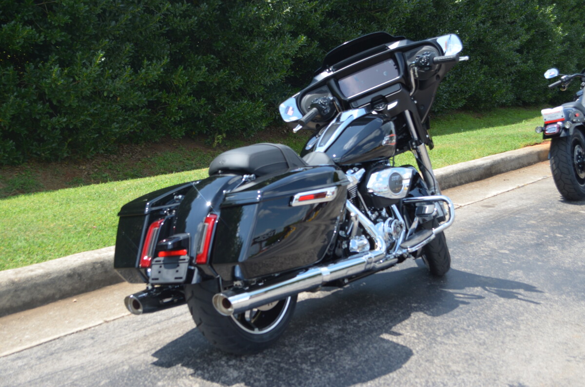 2025 Harley-Davidson Street Glide – Custom Touring Legend - Photo 8