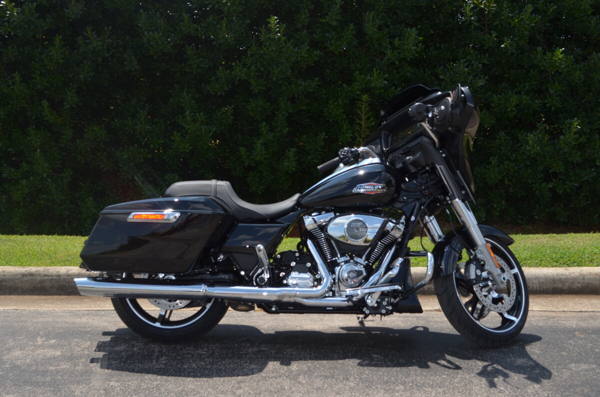 2025 Harley-Davidson Street Glide – Custom Touring Legend