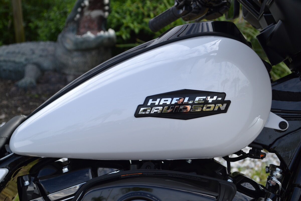 2025 Harley-Davidson Street Glide White Onyx Pearl - FLHX - Photo 4