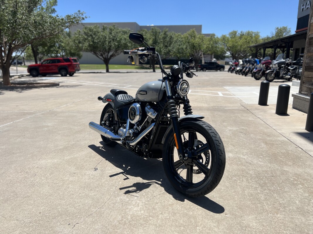 2025 Harley-Davidson Street Bob Billiard Grey w/Cast Wheels - Photo 2