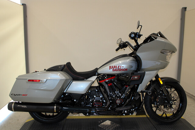 FLTRXSTSE 2025 CVO™ Road Glide™ ST
