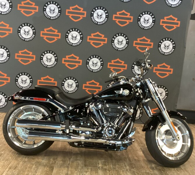2024 Harley-Davidson<sup>®</sup> Fat Boy<sup>®</sup> 114 VIVID BLACK W/ PINSTRIPE