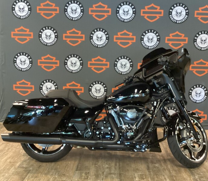 2025 Harley-Davidson<sup>®</sup> Street Glide® VIVID BLACK
