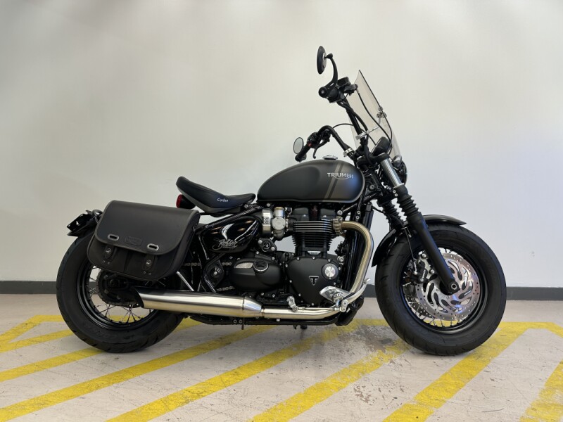 Triumph Bonneville Bobber Matte Storm Grey / Matte Ironstone