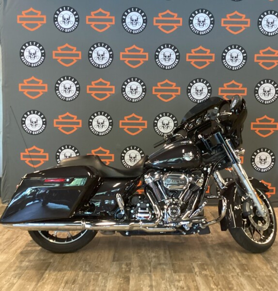 2021 Harley-Davidson<sup>®</sup> Street Glide<sup>®</sup> Special BLACK JACK METALLIC