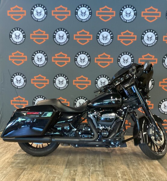FLHXS 2018 Street Glide<sup>®</sup> Special